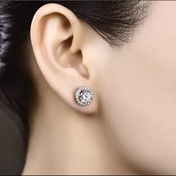 CZ Purple Stud Earrings New - Picture 2 of 2